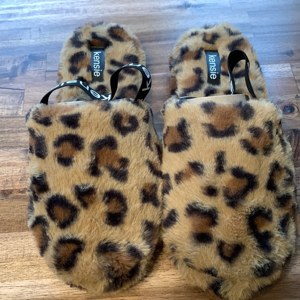 Cheetah print slippers with black straps